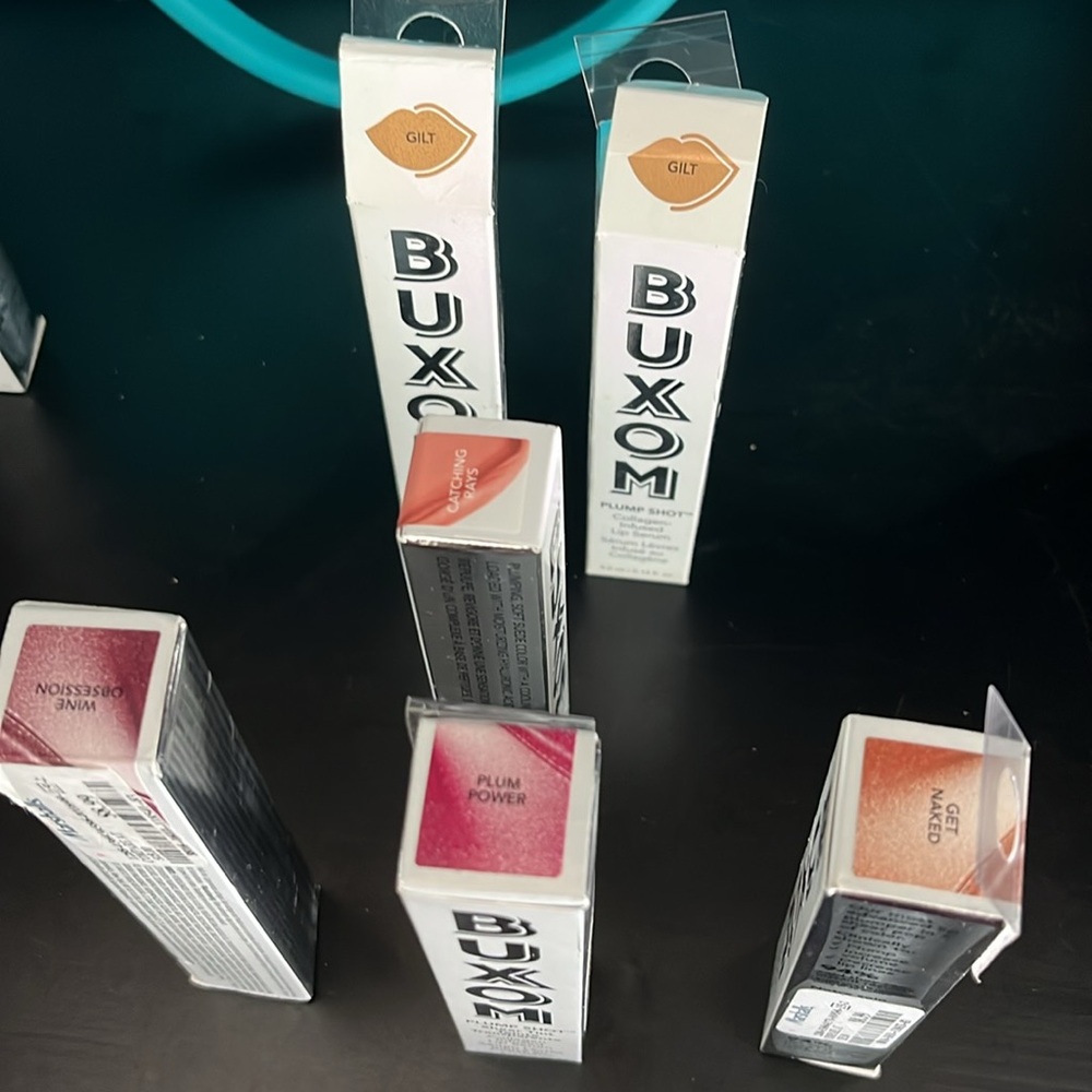 BUXOM Plump Shot Lip Serum in Plump Peach visibly plumps lips makeup - Picture 8 of 8